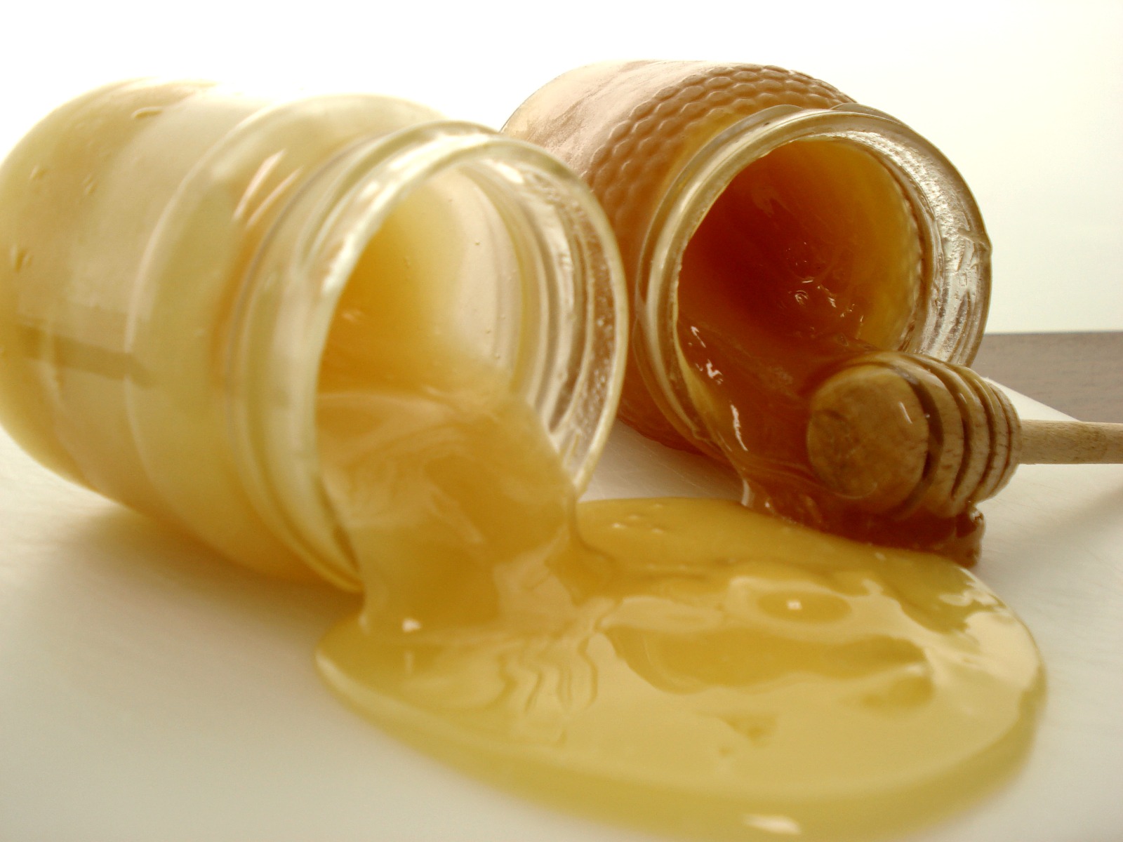 Two varieties of Apiarios Bautista honey